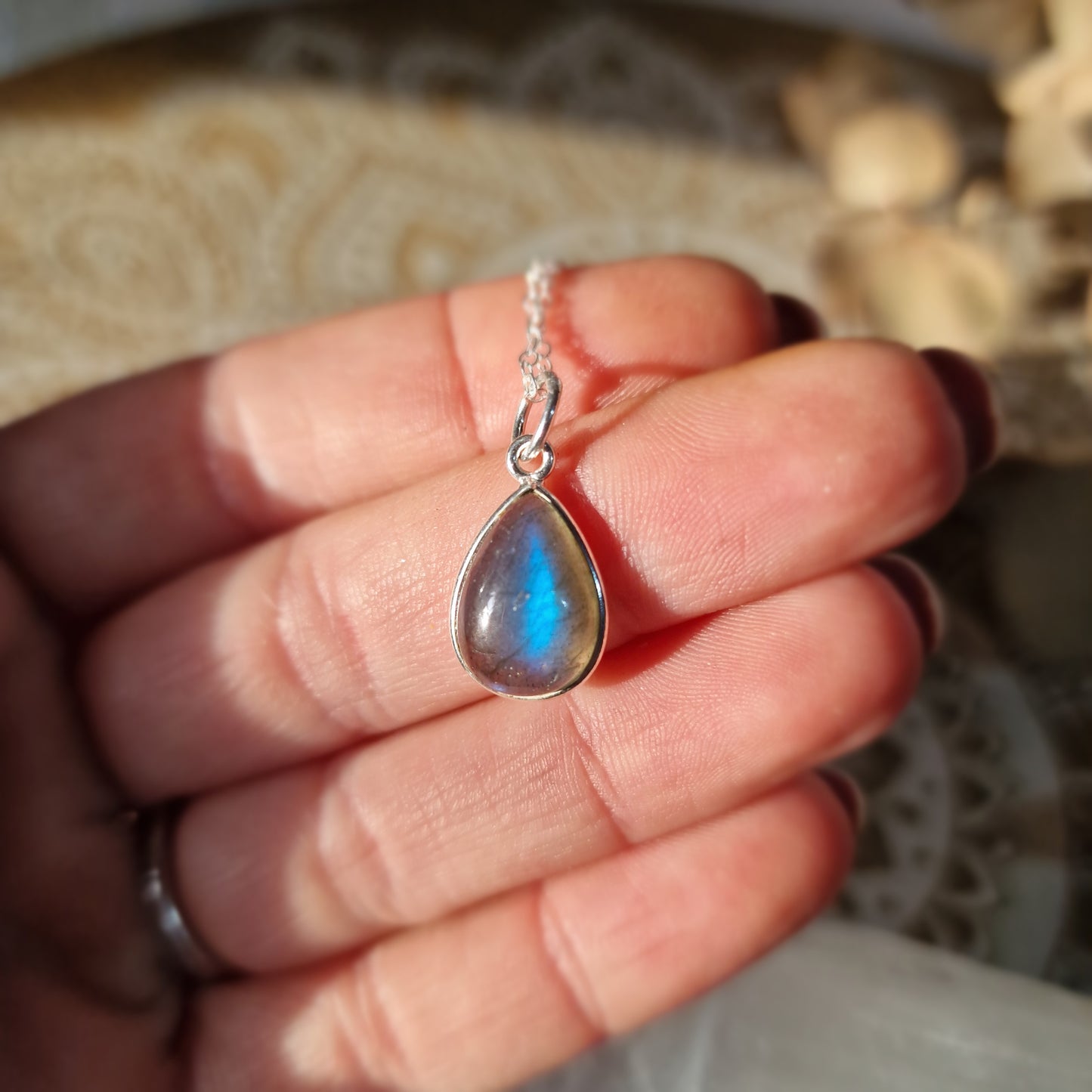 Colgante de Labradorita en Forma de Lágrima ~ Intuición y Protección