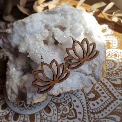 Pendientes Flor de Loto (Nogal y plata)