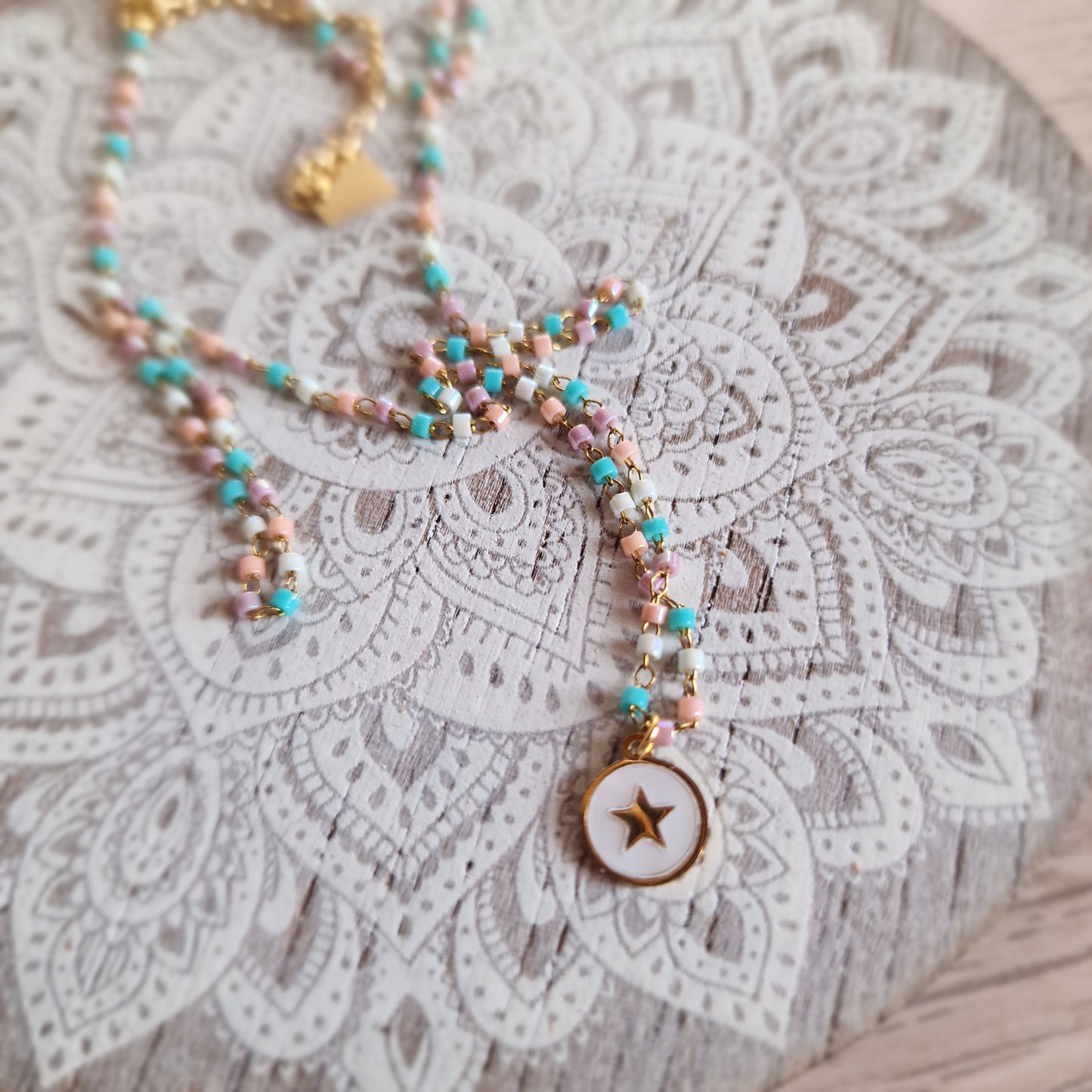 🌟 Gargantilla Dorada con Estrella y Nácar ~ Luz y Alegría en tu Camino