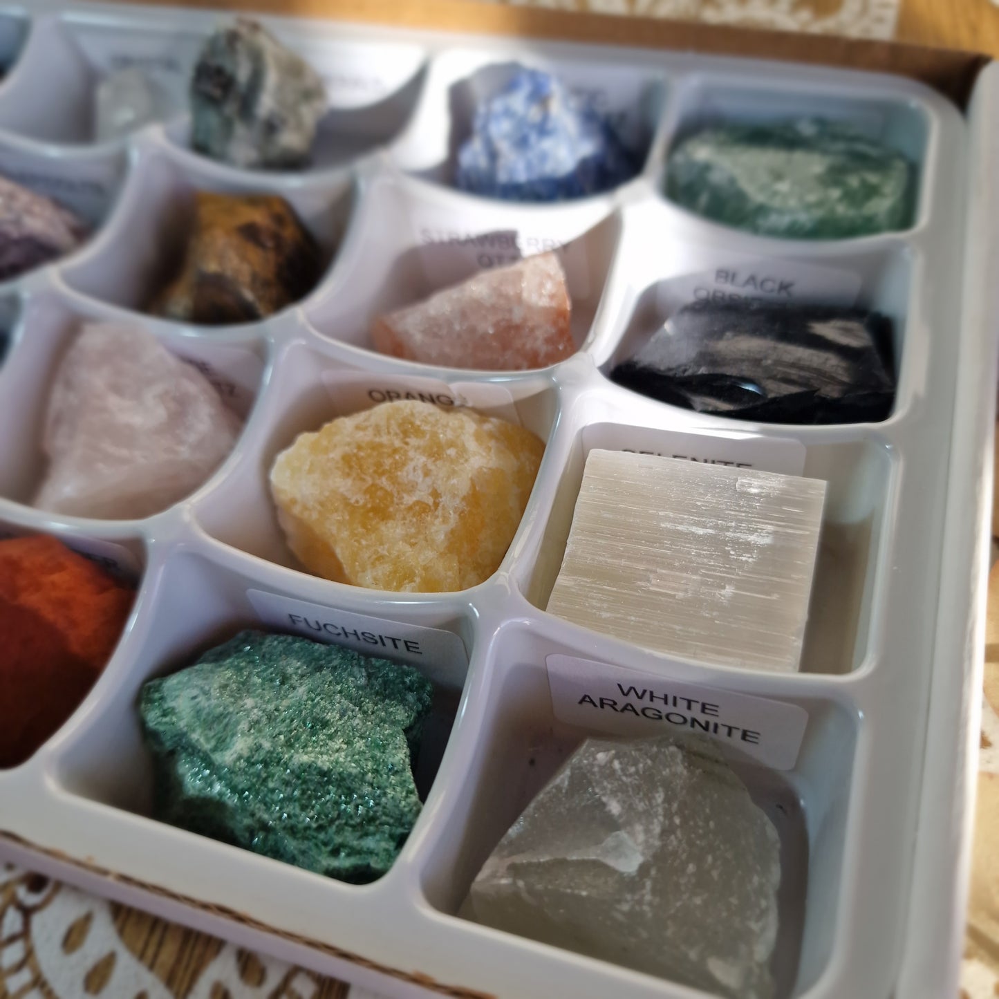 Caja de 24 piedras masivas ~ Colección de minerales naturales