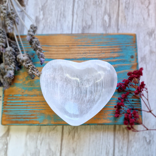 Cuenco Mediano de selenita en forma de Corazón