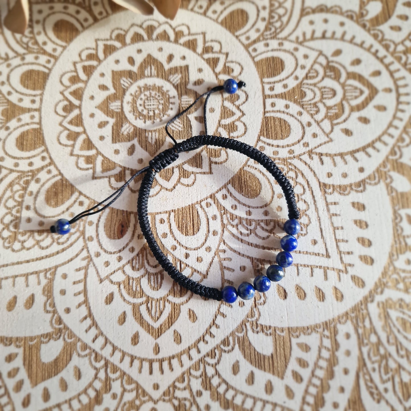 Pulsera Macramé de Lapislázuli (6 mm) ajustable ~ Sabiduría y expresión personal