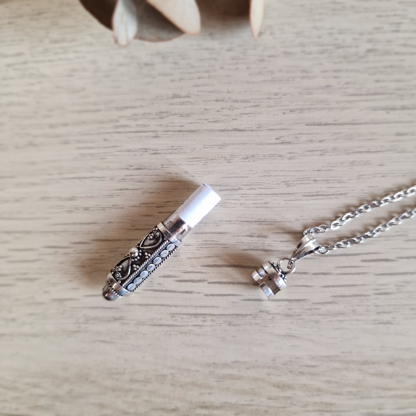 🔮 Colgante Cofre de Plata con cuarzo Herkimer y Pergamino ~ Intención, Energía y Misterio Personal