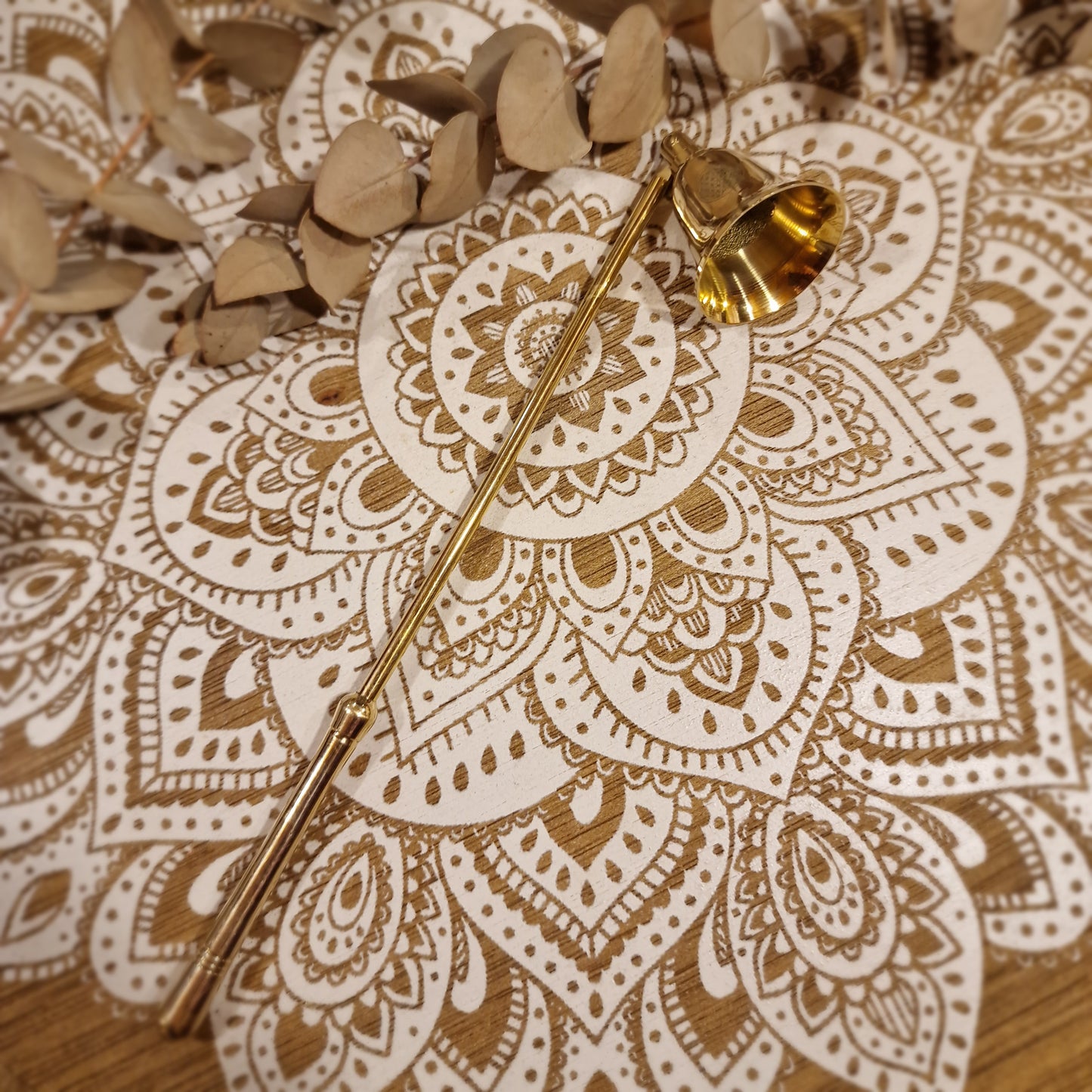 Campana Apaga Velas Flor de la Vida ~ Elegancia y Protección Energética