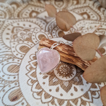 Colgante Cuarzo Rosa CORAZÓN ~ Amor y Armonía en Cada Detalle 💖