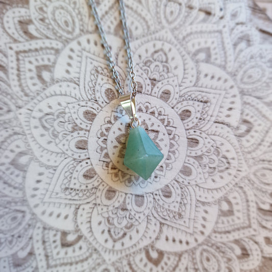 Colgante Punta Cónica de Cuarzo Verde ~ Armonía y equilibrio diario 💚