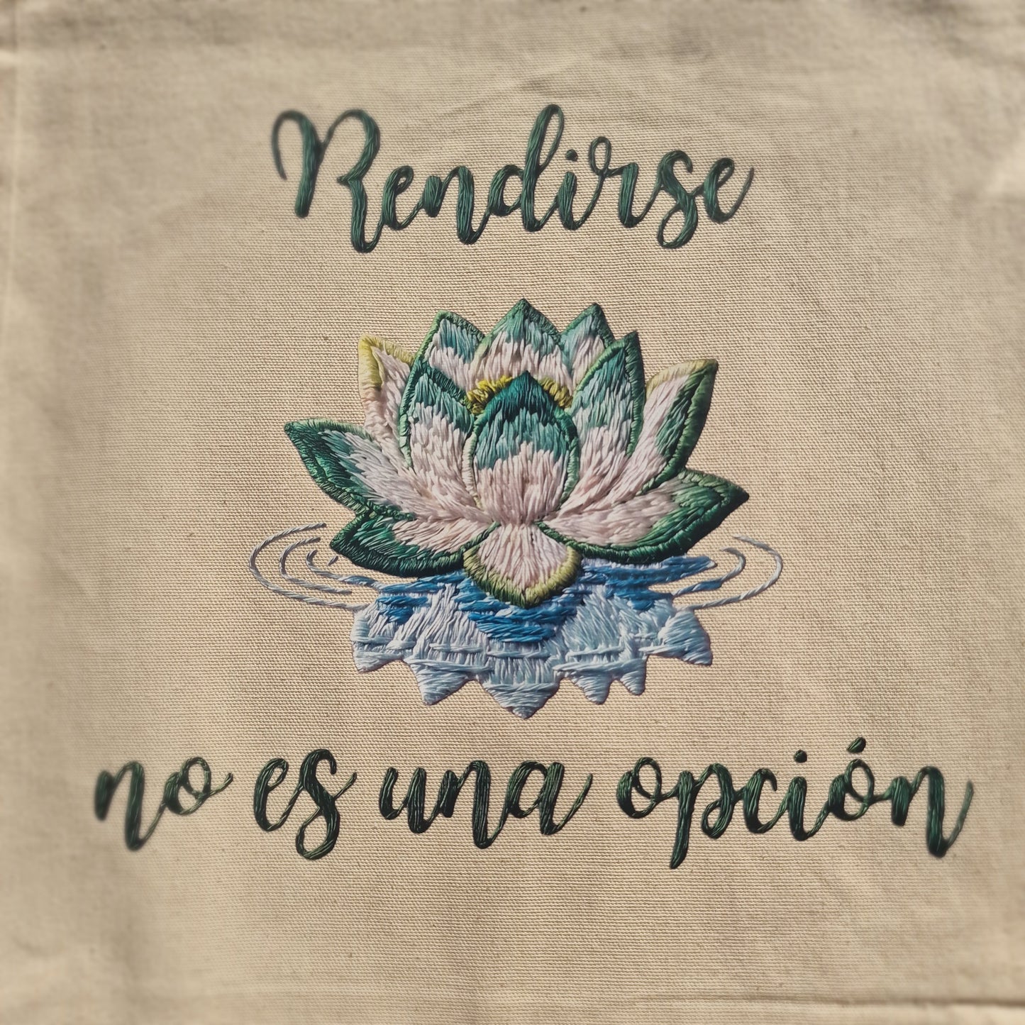 Tote Bag ~ Rendirse no es una opción ~ Efecto Bordado