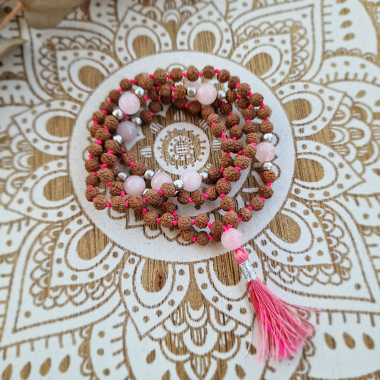 Japa Mala de Rudraksha con Cuarzo Rosa ~ Energía y Meditación