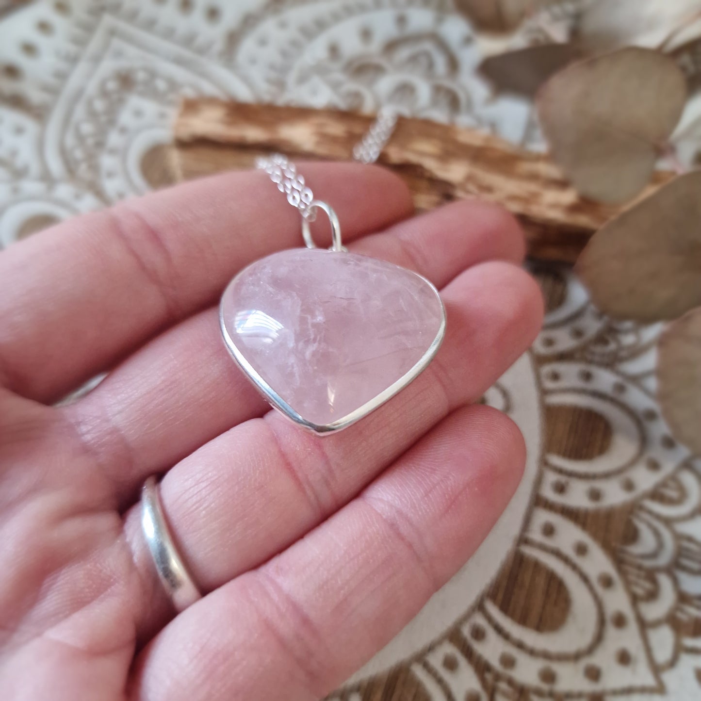 Colgante Cuarzo Rosa CORAZÓN ~ Amor y Armonía en Cada Detalle 💖