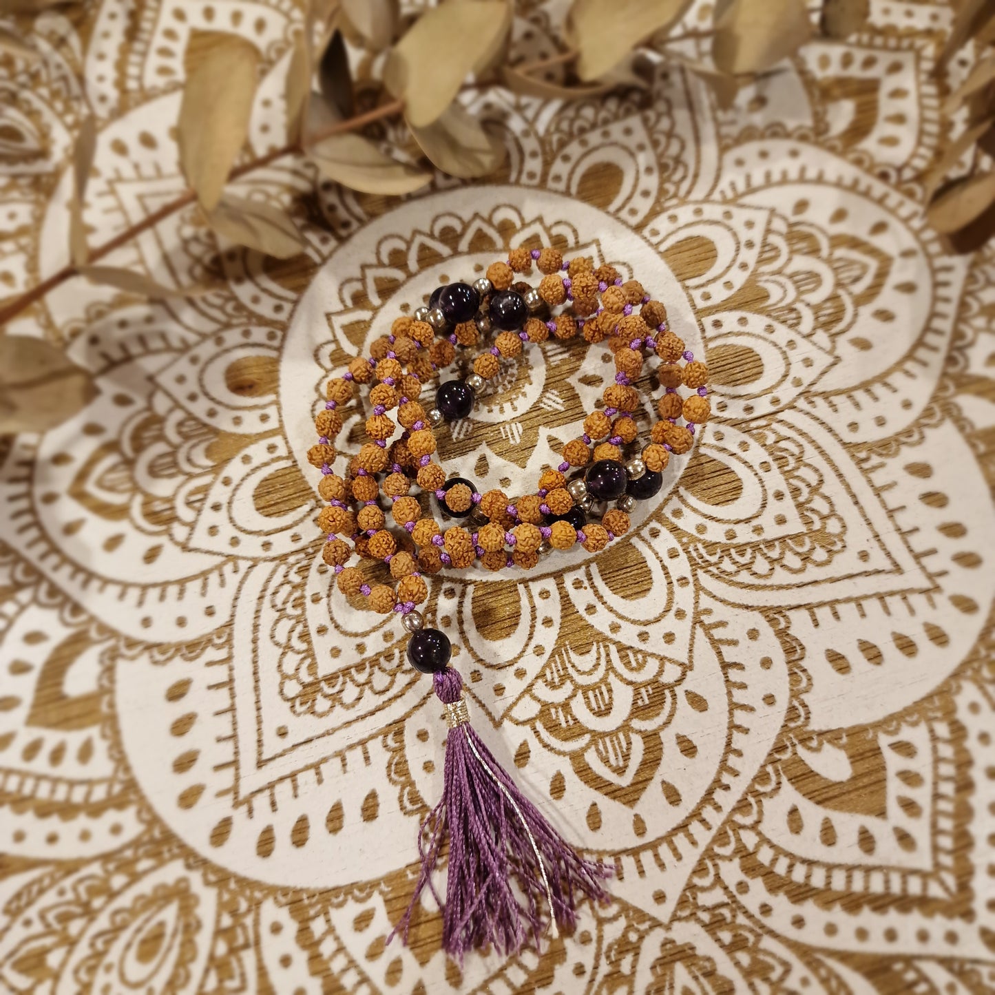 Mala de Rudraksha y Amatista con Borla ~  Calma, Intuición y Protección