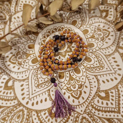 Japa Mala de Rudraksha y Amatista con Borla ~  Calma, Intuición y Protección