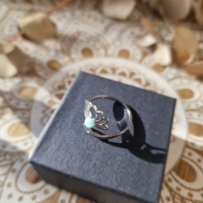 Anillo Ajustable Flor de Loto con Amazonita ~ Calma y simbolismo
