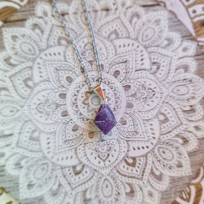 Colgante Punta Cónica de Amatista – Calma, intuición y equilibrio espiritual 💜