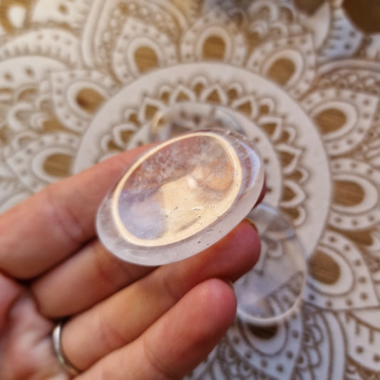Piedra Antiestrés de Cuarzo Cristal ~ Claridad, Equilibrio y Energía Pura