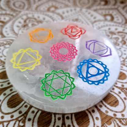 Base de Selenita Redonda ~ 7 Chakras (10cm)