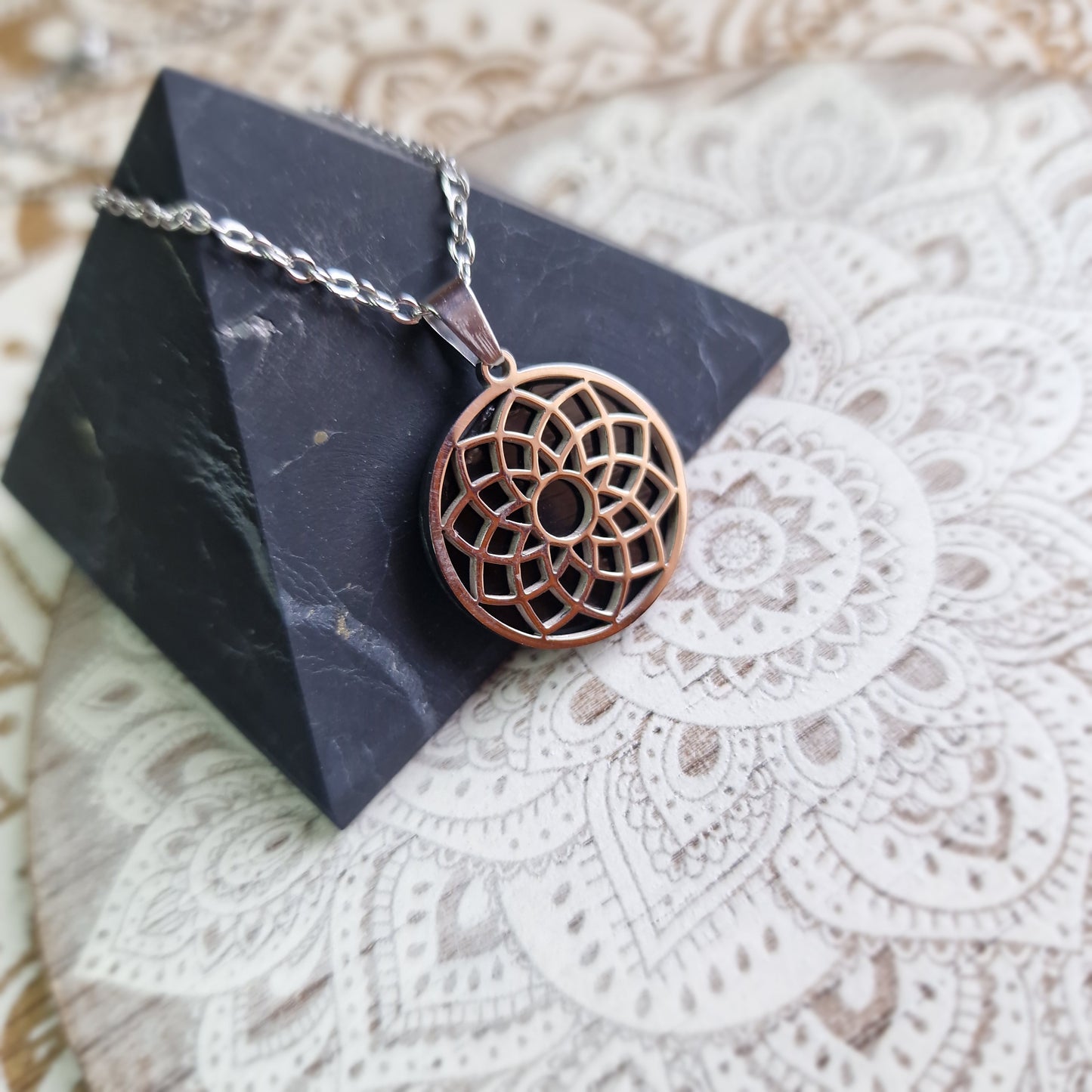 Colgante Shasrara Shungita (plateado) ~ Conexión Espiritual y Plenitud