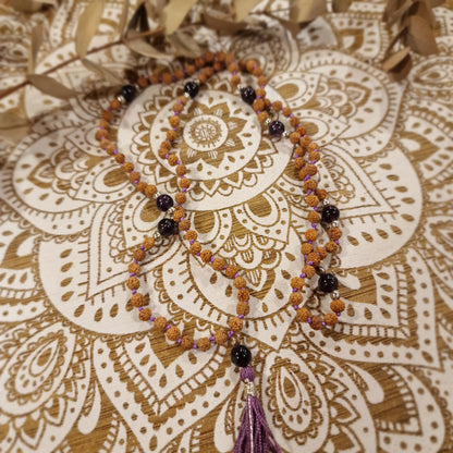Japa Mala de Rudraksha y Amatista con Borla ~  Calma, Intuición y Protección
