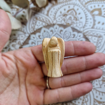 Ángel Tallado en Palo Santo ~ Protección y Energía Purificadora