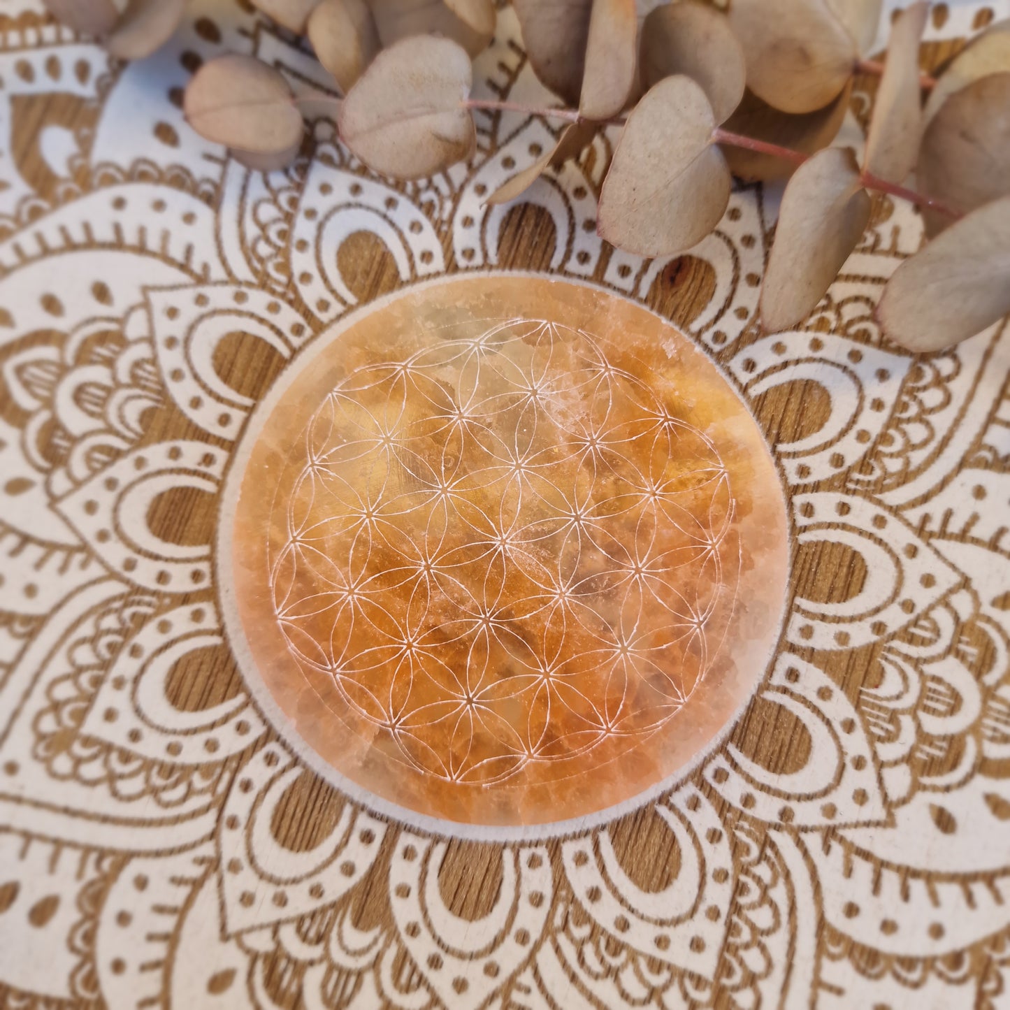 Base de Selenita Naranja con Flor de la Vida ~ Limpieza y Energía Creativa