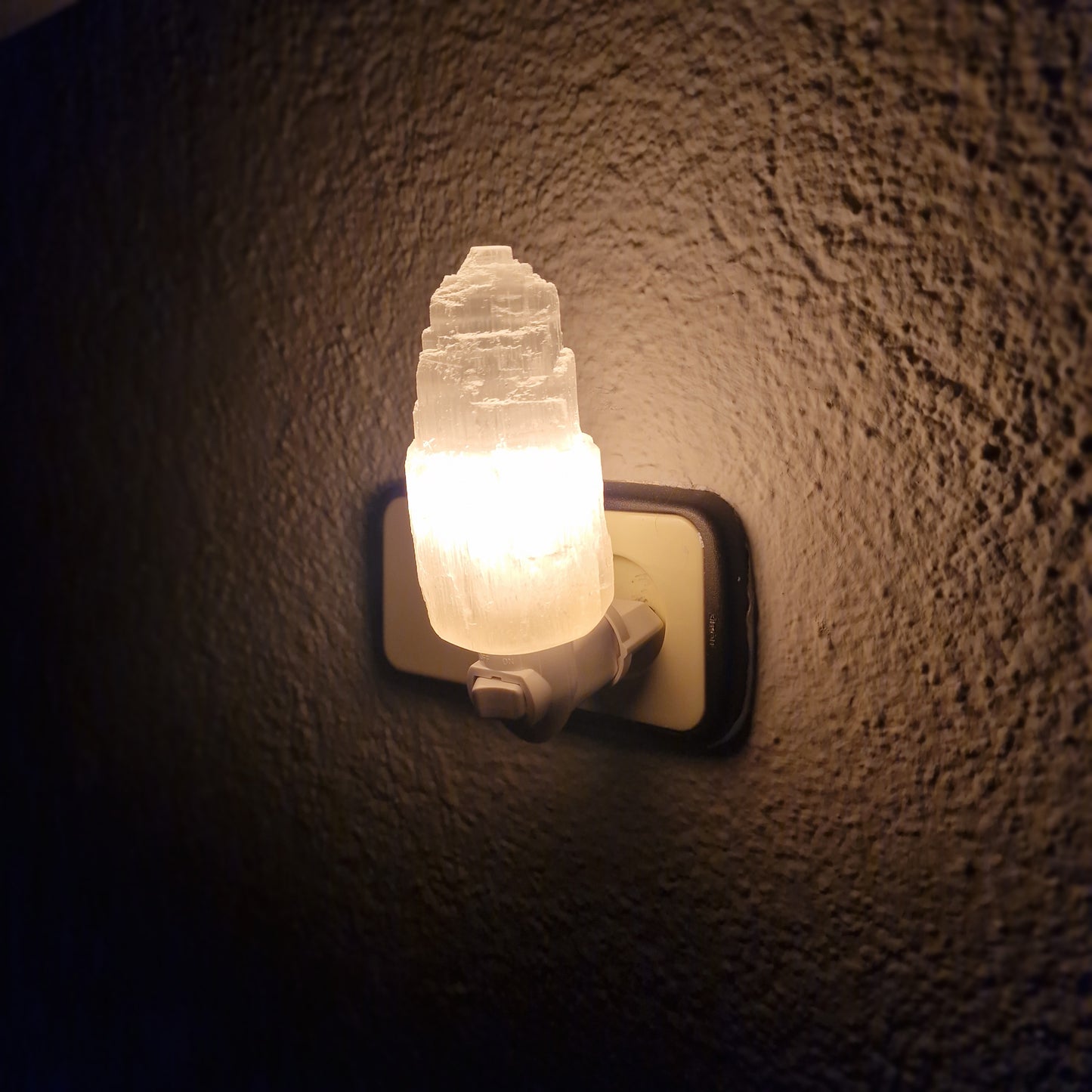 Lámpara de Selenita con Enchufe ~ Luz Suave y Armonía para la Noche