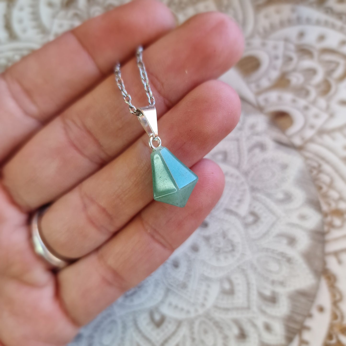 Colgante Punta Cónica de Cuarzo Verde ~ Armonía y equilibrio diario 💚