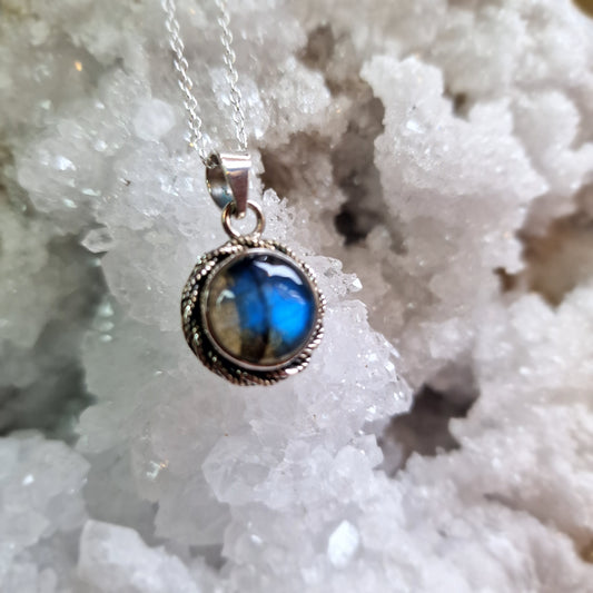 Colgante de Plata ,Labradorita ~ Elegancia y Intuición