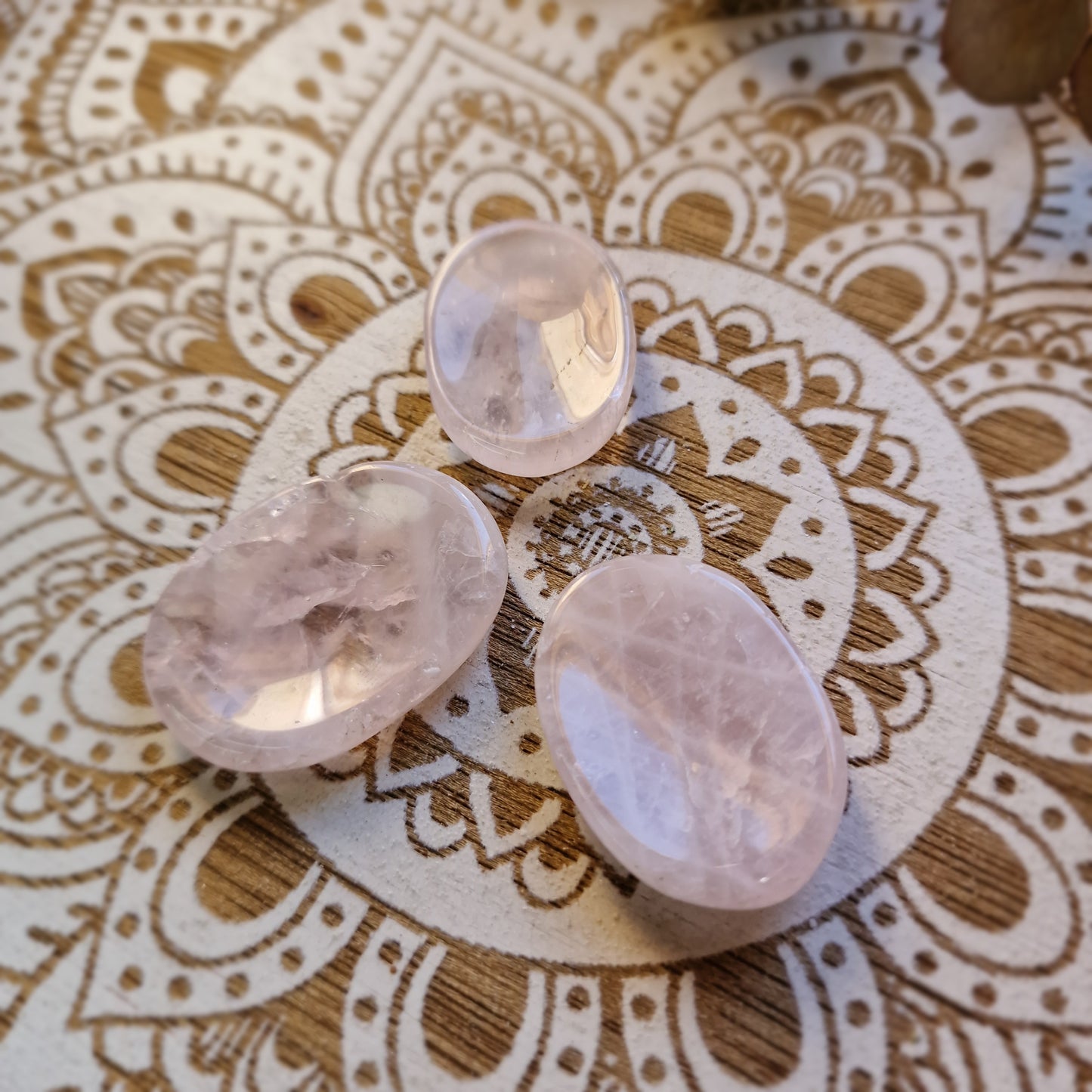 Piedra Antiestrés de Cuarzo Rosa ~ Amor Propio, Calma y Equilibrio Emocional