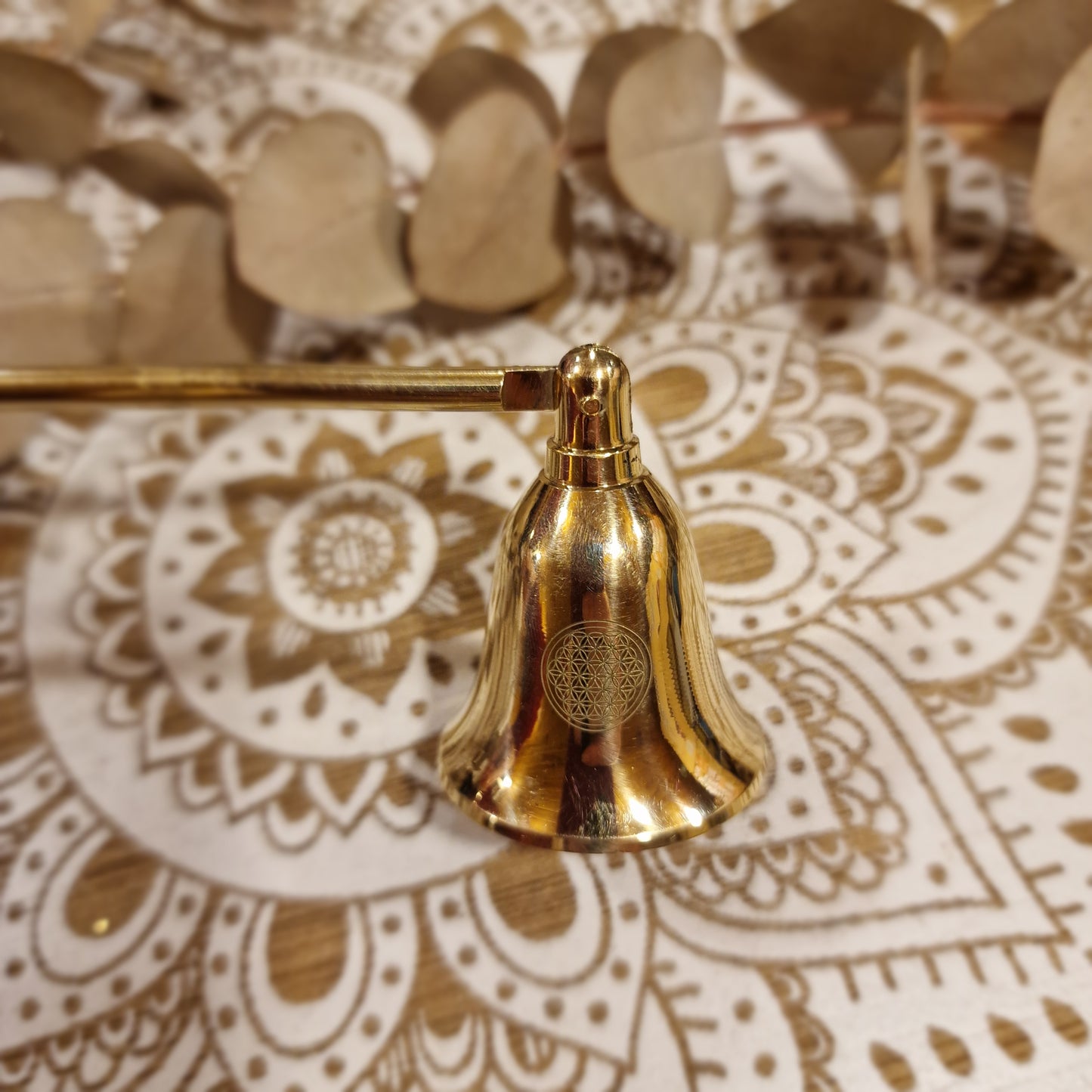 Campana Apaga Velas Flor de la Vida ~ Elegancia y Protección Energética