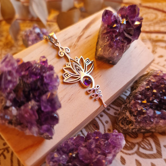 Colgante Unalome con Amatista ~ Elegancia y Simbolismo