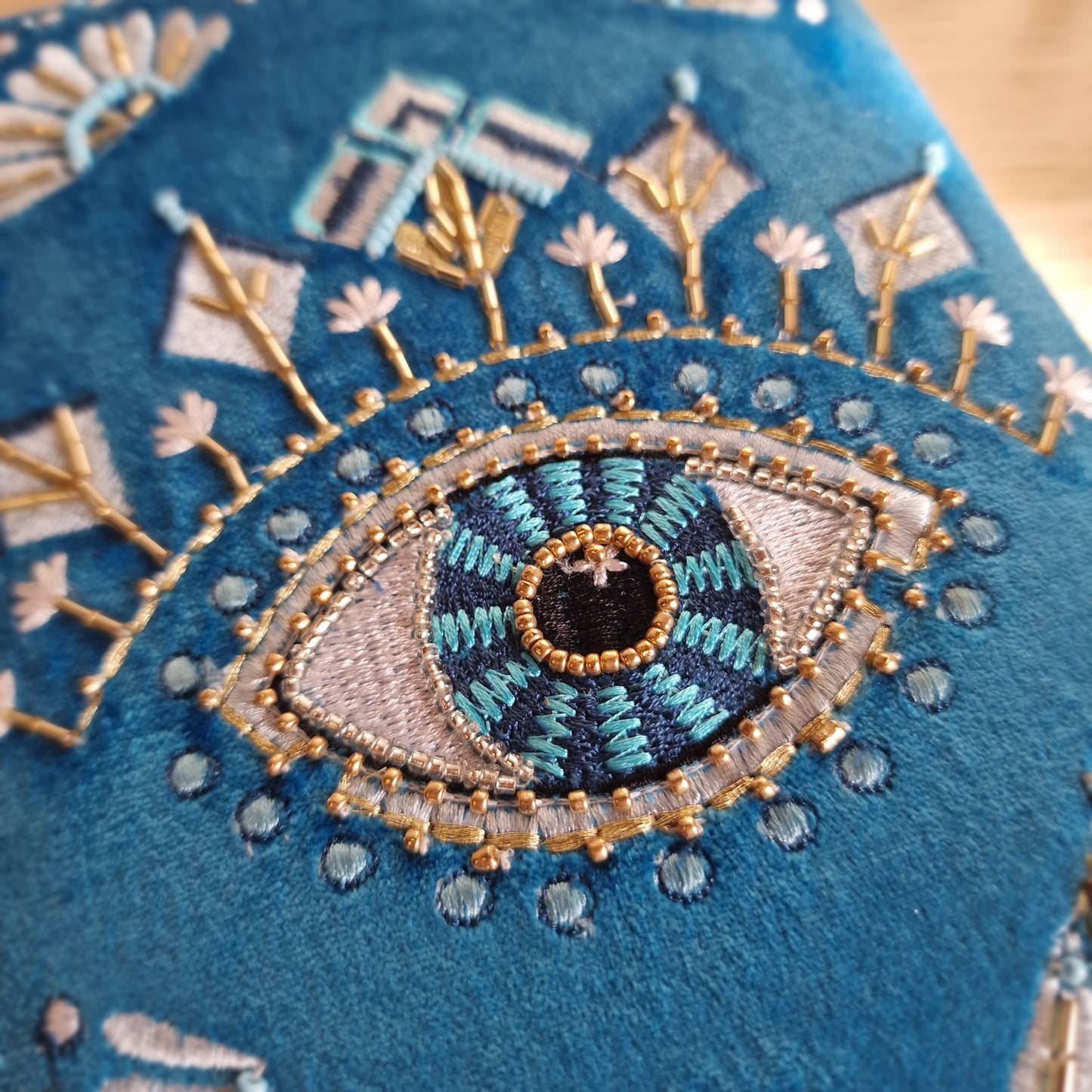 📘 Cuaderno de Terciopelo OJO ~ Intuición y Claridad Interior