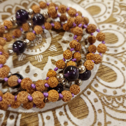 Japa Mala de Rudraksha y Amatista con Borla ~  Calma, Intuición y Protección
