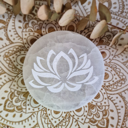 Base de Selenita ~ Flor de Loto II (10cm)