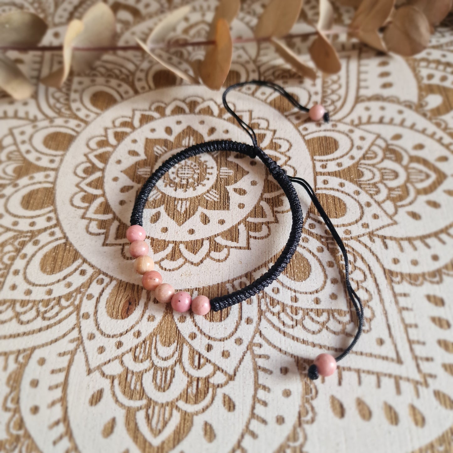 Pulsera Macramé de Rodonita (6 mm) ajustable ~ Equilibrio emocional y amor propio