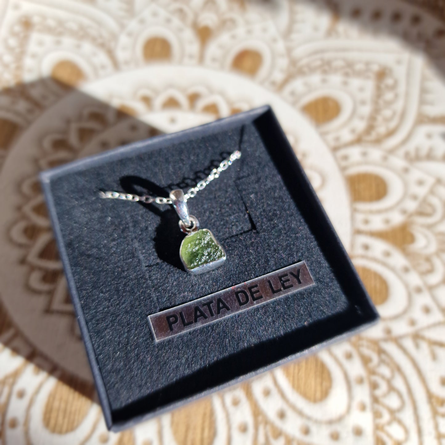 Colgante de Moldavita en Plata de ley con cadena (dos tamaños) ~ Energía Cósmica y Transformación
