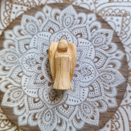 Ángel Tallado en Palo Santo ~ Protección y Energía Purificadora