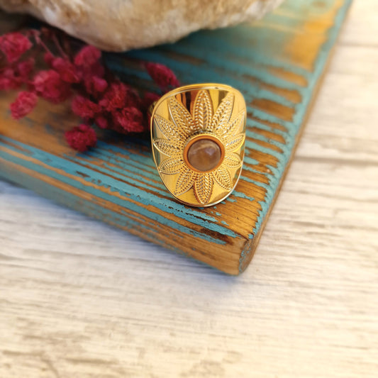 Anillo Flor Piedra Sol – Calidez y Energía Curativa