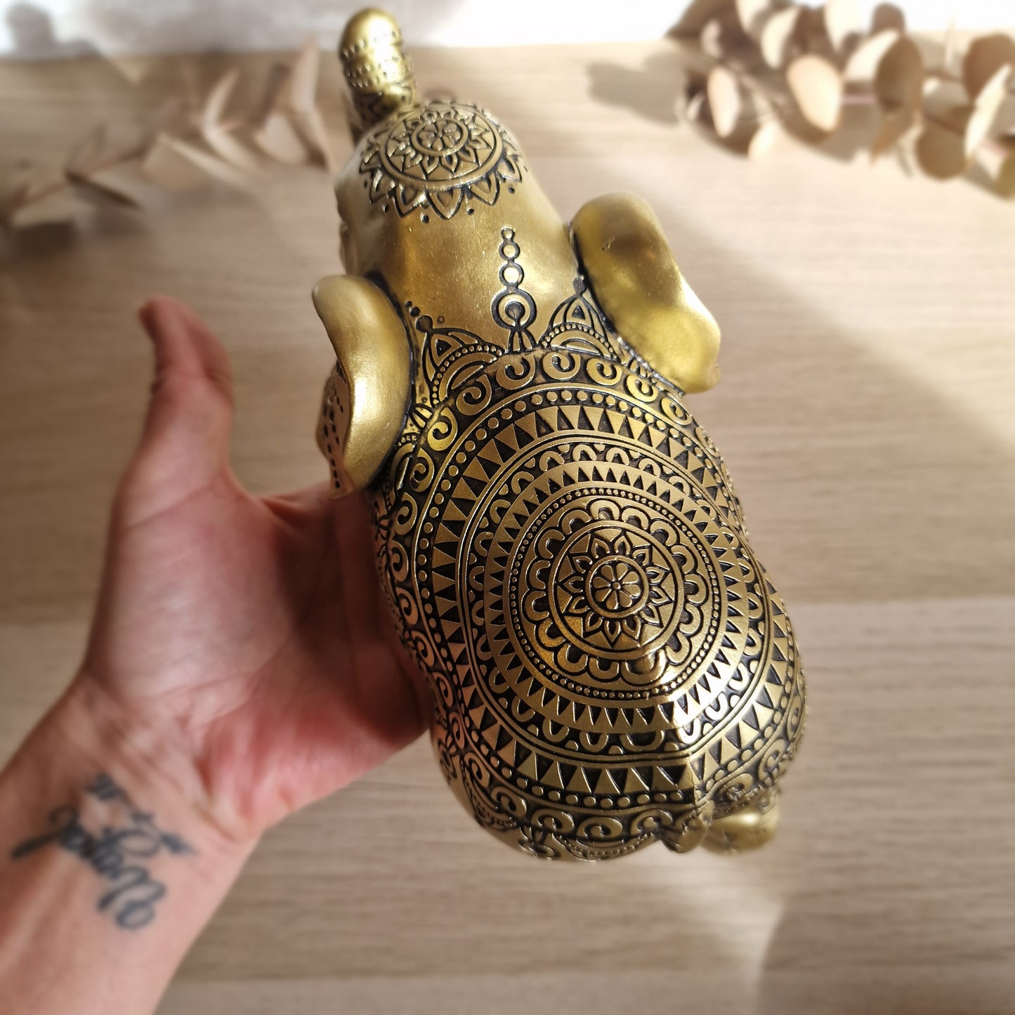 🐘 Elefante GRANDE Dorado Decorativo ~ Sabiduría, Fuerza y Prosperidad