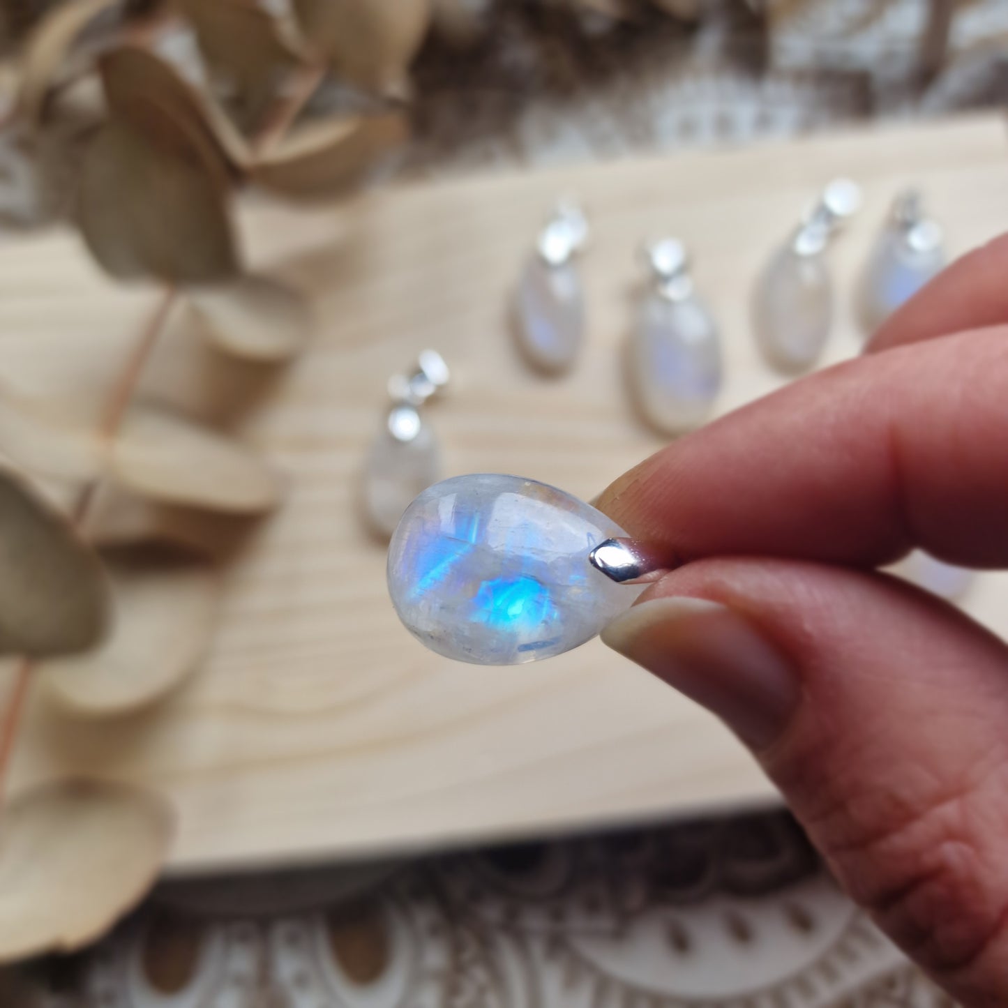 Colgante de Piedra Luna ~ Intuición y Energía Femenina