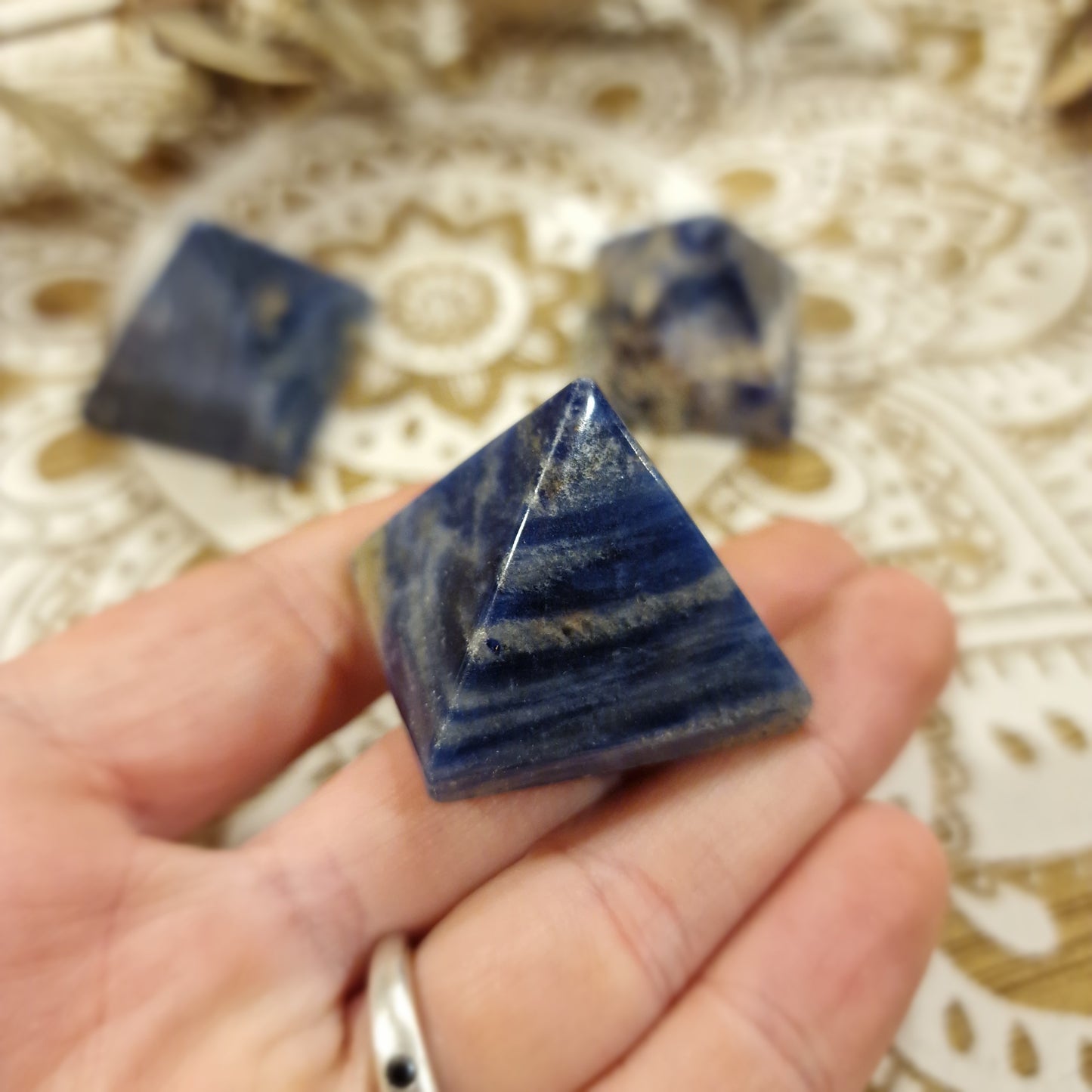 Pirámide de Sodalita  ~ Intuición, Calma Mental y Claridad Interior