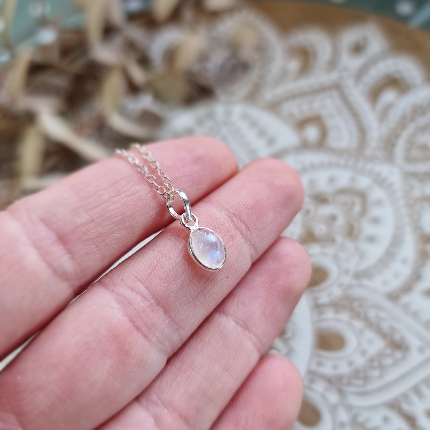 Colgante de Piedra Luna en Plata de Ley 925 ~ Intuición y Energía Femenina