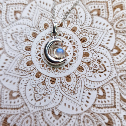 Colgante de Plata ~ Luna con Piedra Luna ~ Brillo y Vitalidad