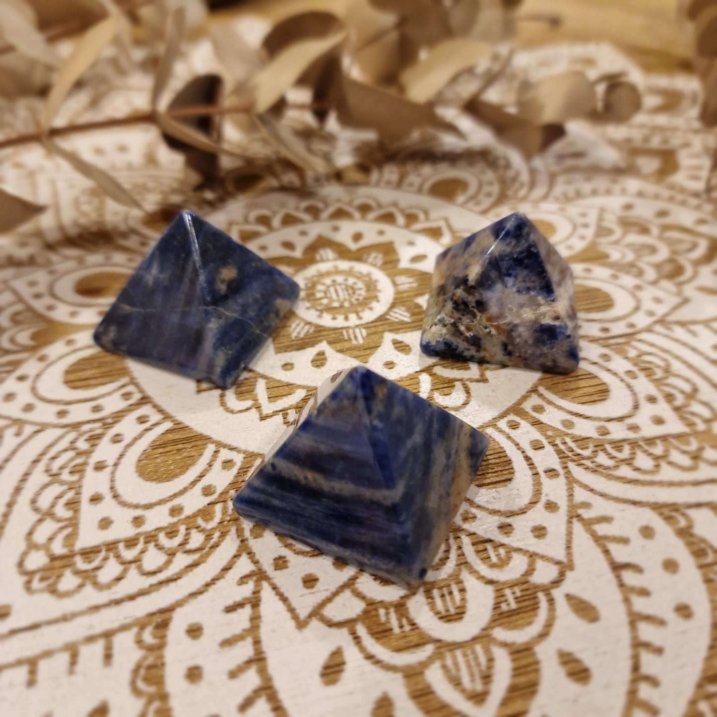 Pirámide de Sodalita  ~ Intuición, Calma Mental y Claridad Interior