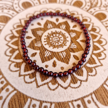 Pulsera de Granate ~ Pasión, Fuerza y Enraizamiento ~ 4 mm