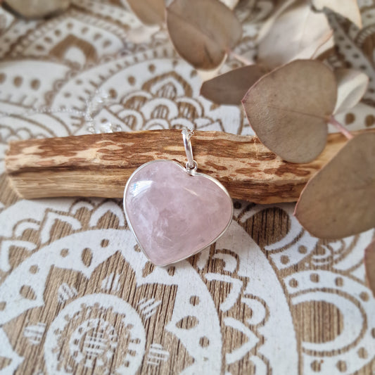 Colgante Cuarzo Rosa CORAZÓN ~ Amor y Armonía en Cada Detalle 💖