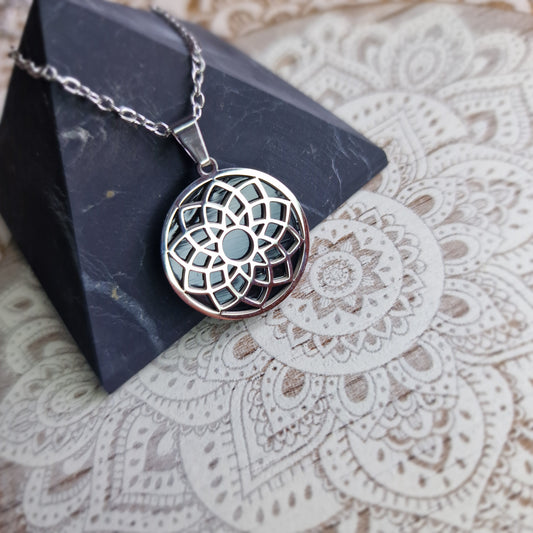 Colgante Shasrara Shungita (plateado) ~ Conexión Espiritual y Plenitud