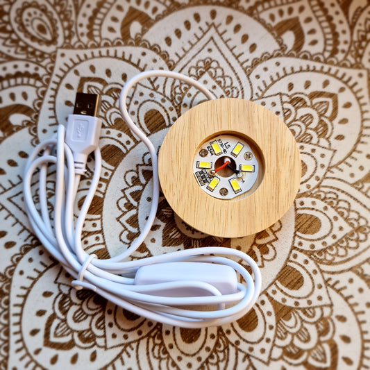 Base de Madera con Luz LED – Ilumina tus Minerales con Magia
