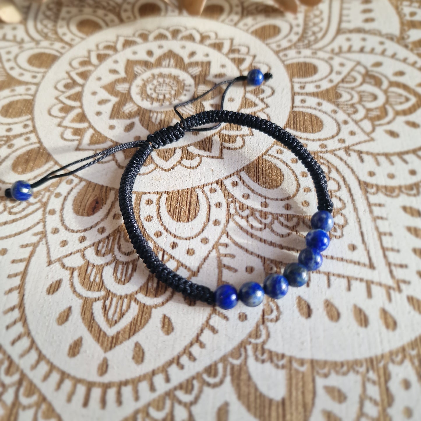 Pulsera Macramé de Lapislázuli (6 mm) ajustable ~ Sabiduría y expresión personal