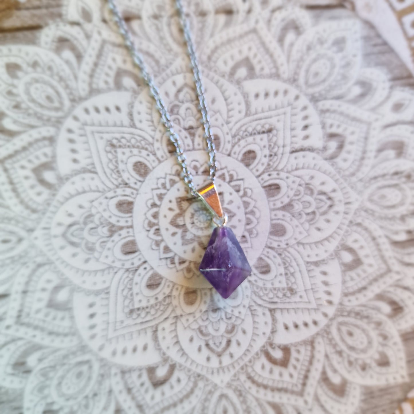 Colgante Punta Cónica de Amatista – Calma, intuición y equilibrio espiritual 💜