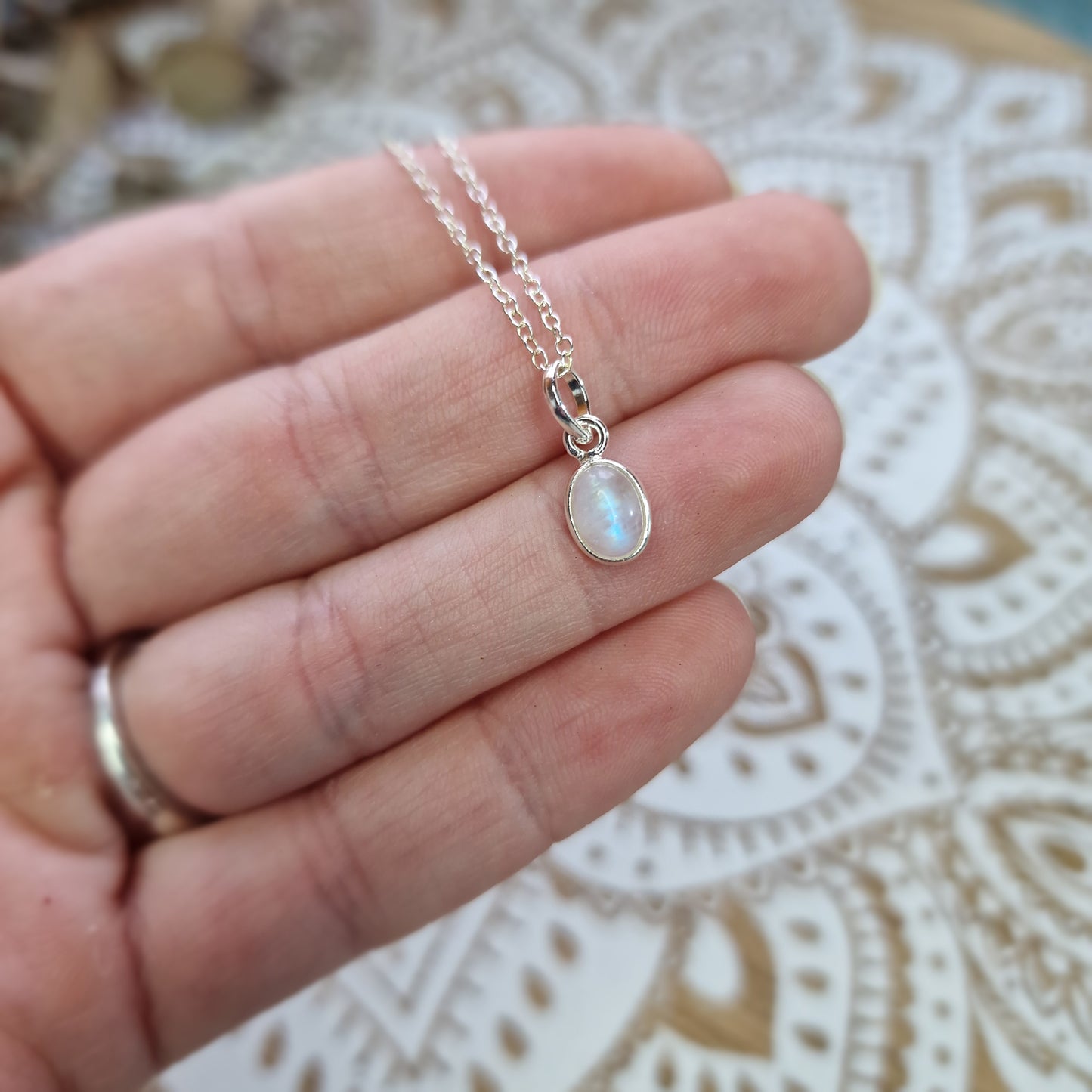 Colgante de Piedra Luna en Plata de Ley 925 ~ Intuición y Energía Femenina