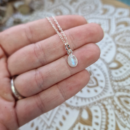 Colgante de Piedra Luna en Plata de Ley 925 ~ Intuición y Energía Femenina